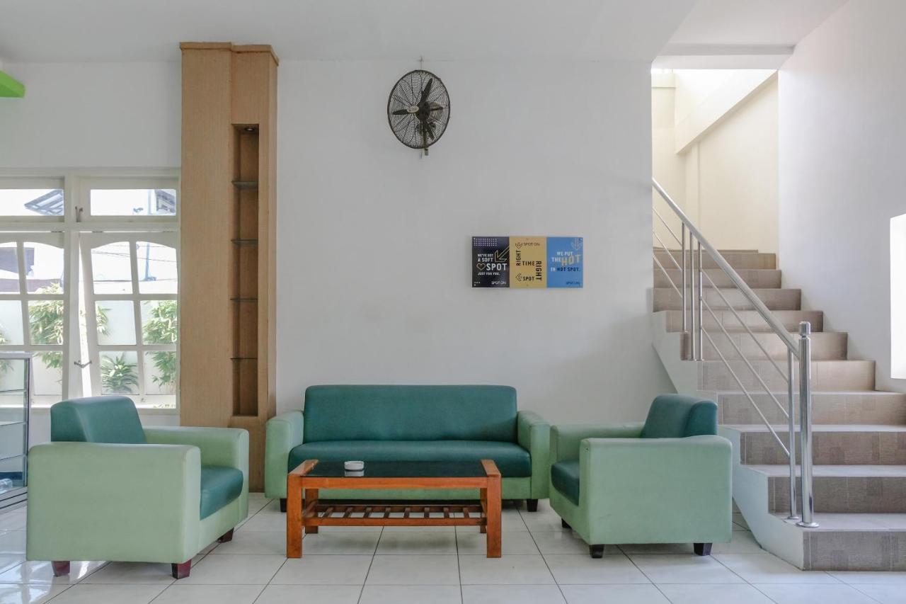 Hotel Taman Indah Madiun Extérieur photo