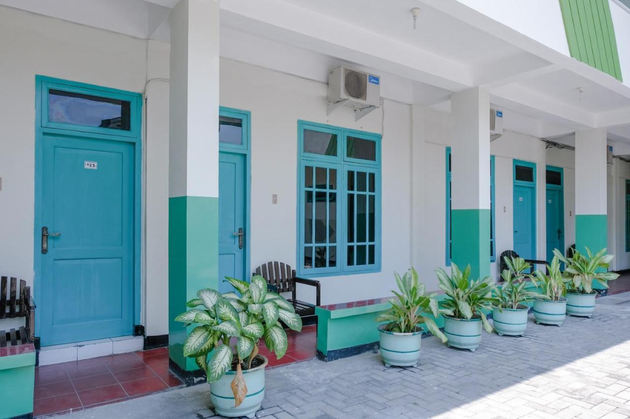 Hotel Taman Indah Madiun Extérieur photo
