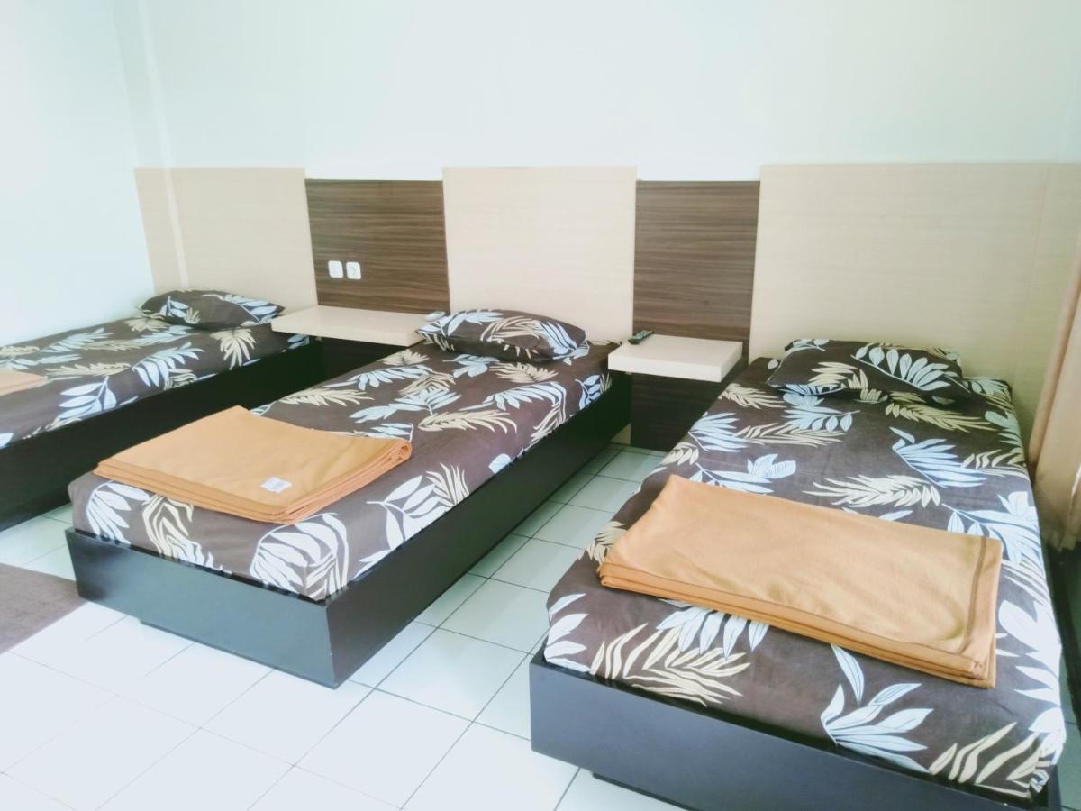 Hotel Taman Indah Madiun Extérieur photo