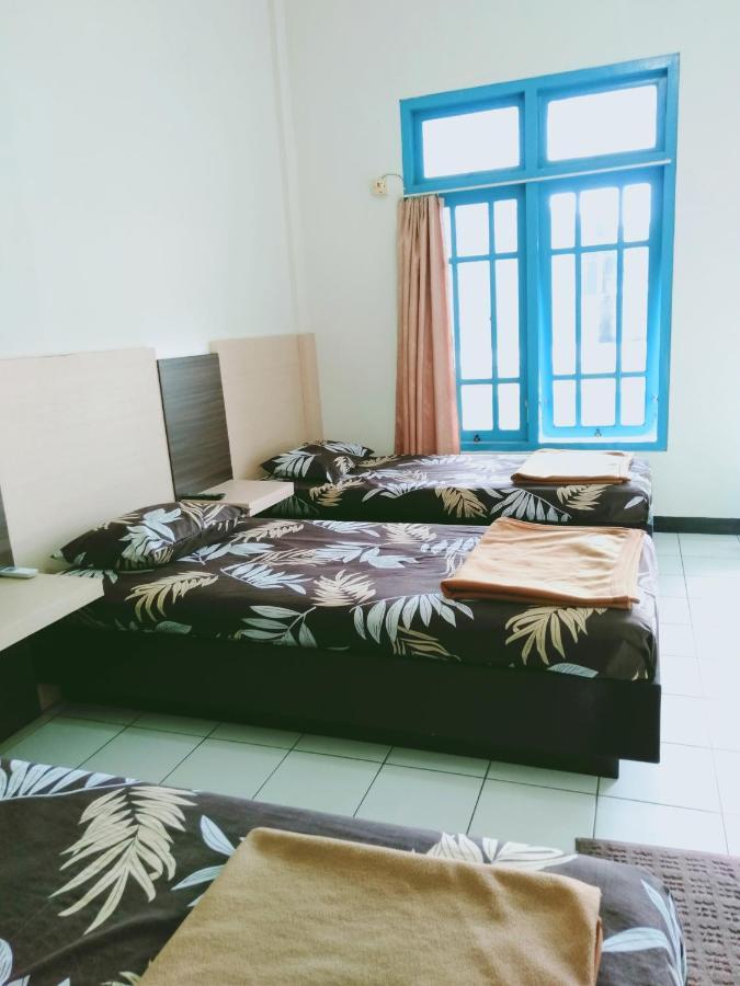 Hotel Taman Indah Madiun Extérieur photo