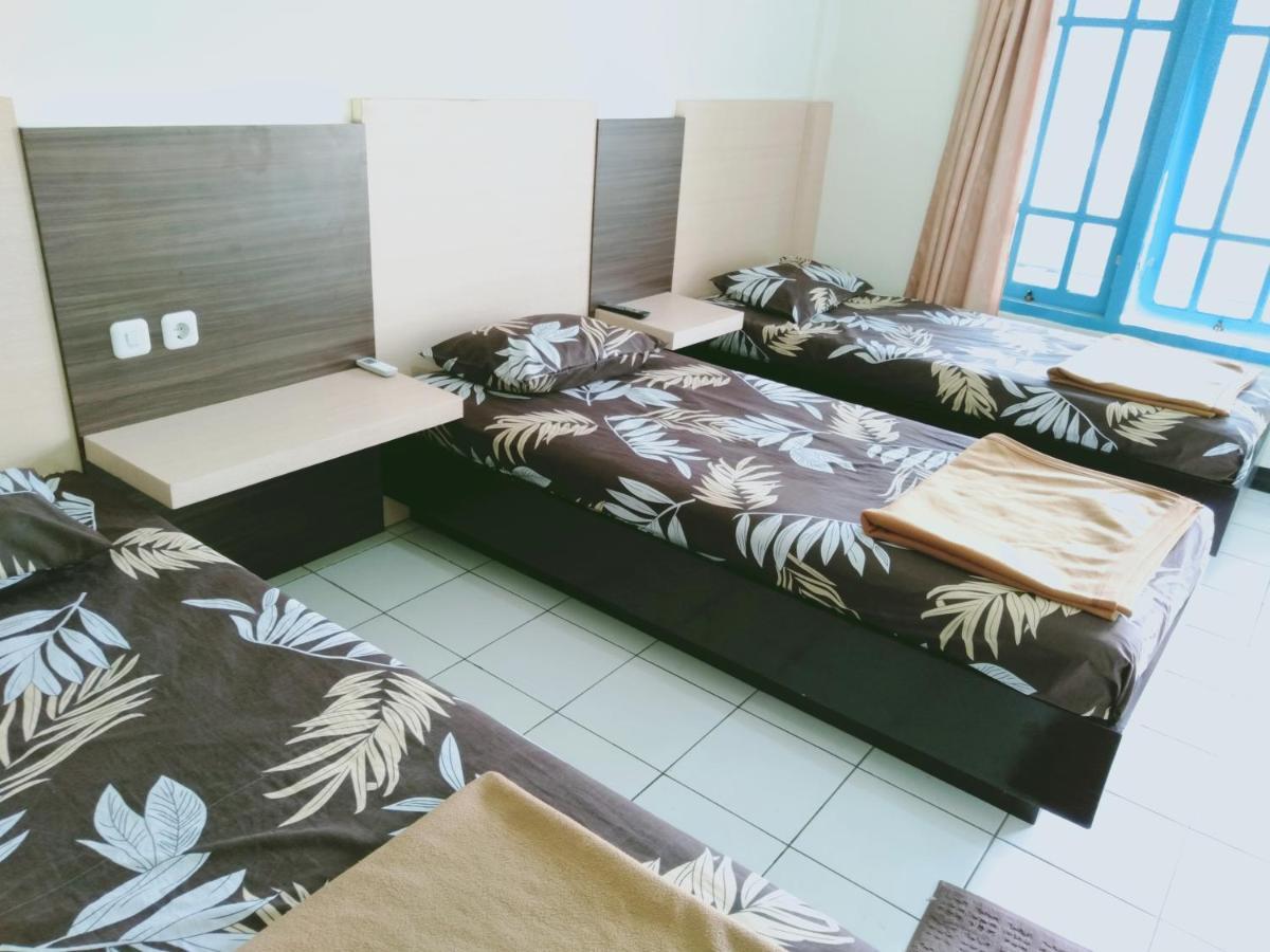 Hotel Taman Indah Madiun Extérieur photo