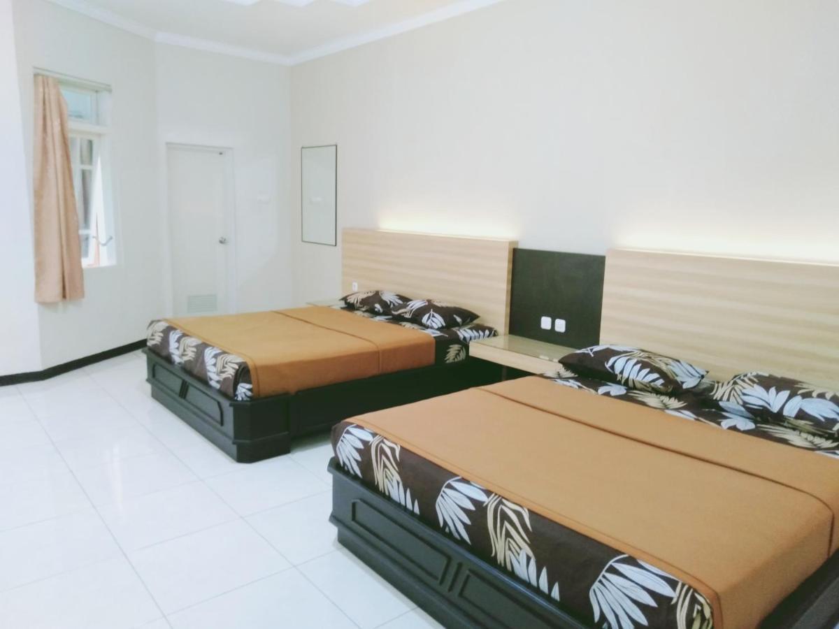 Hotel Taman Indah Madiun Extérieur photo