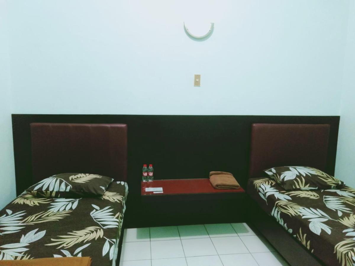 Hotel Taman Indah Madiun Extérieur photo