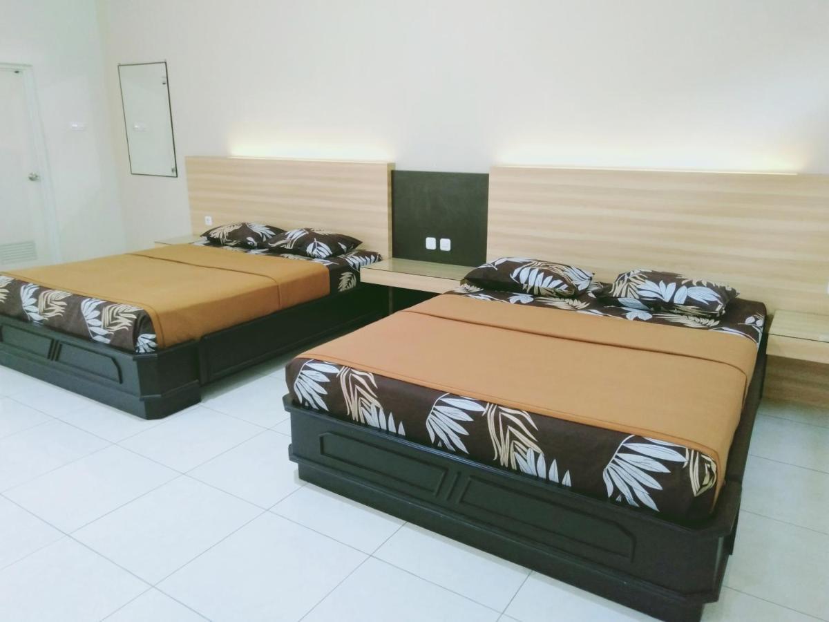 Hotel Taman Indah Madiun Extérieur photo