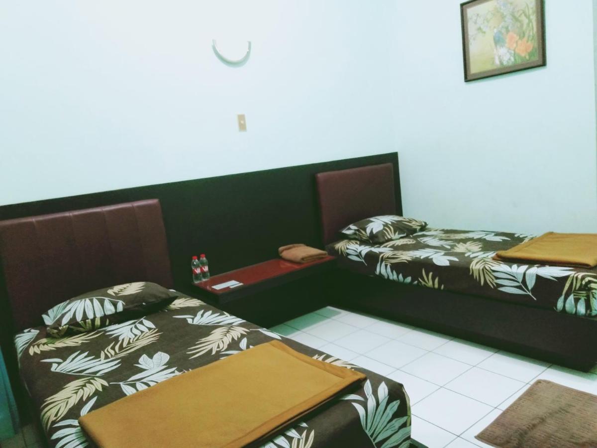 Hotel Taman Indah Madiun Extérieur photo