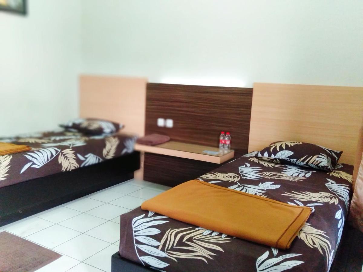 Hotel Taman Indah Madiun Extérieur photo