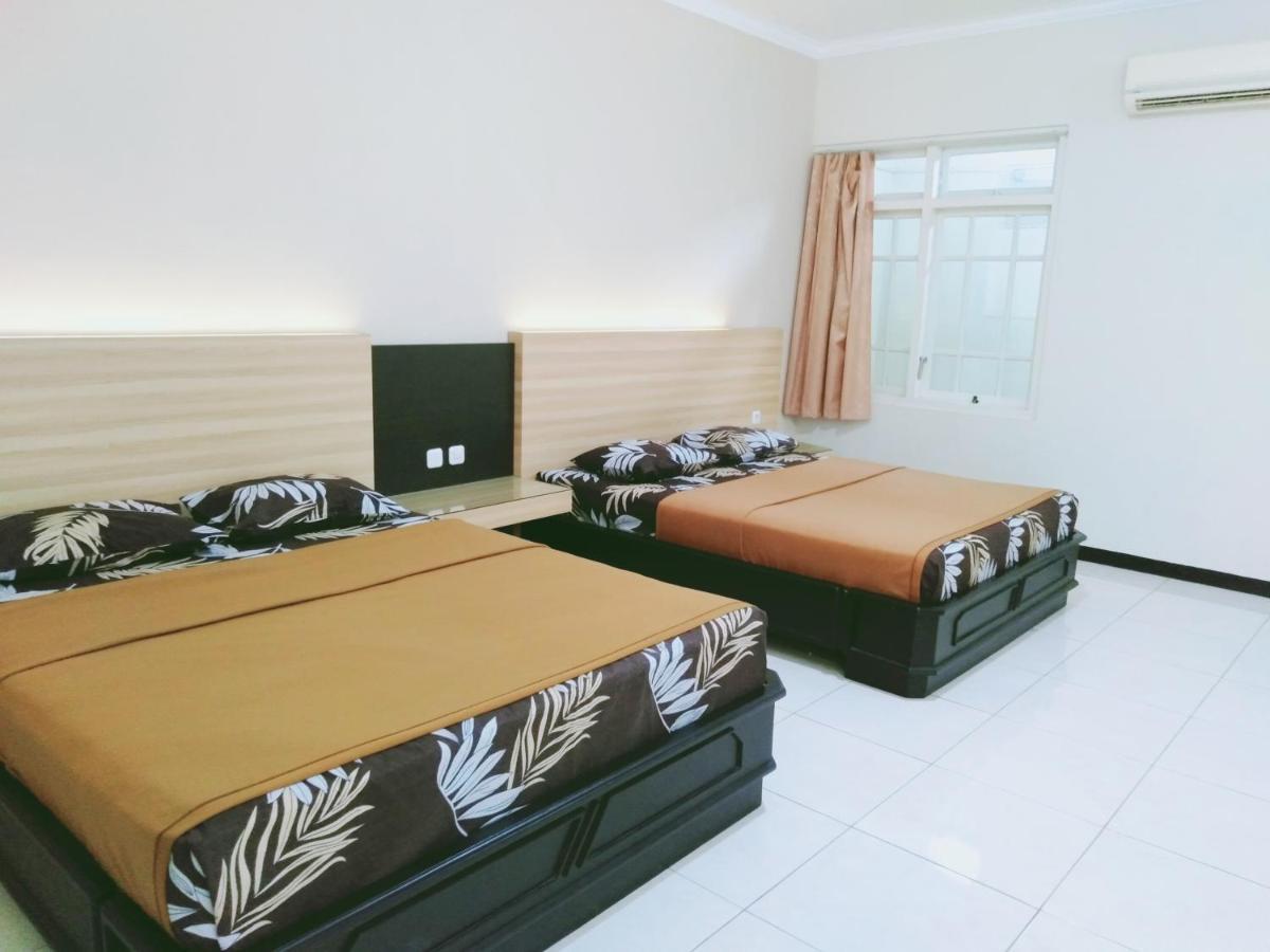 Hotel Taman Indah Madiun Extérieur photo
