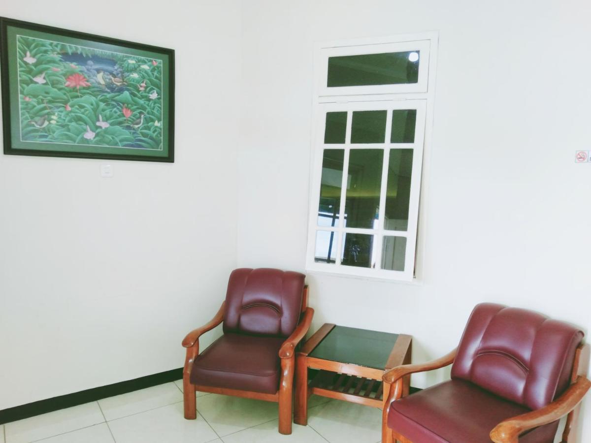 Hotel Taman Indah Madiun Extérieur photo