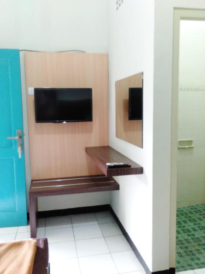 Hotel Taman Indah Madiun Extérieur photo