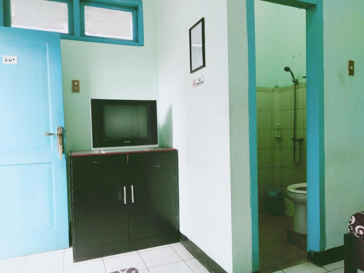 Hotel Taman Indah Madiun Extérieur photo
