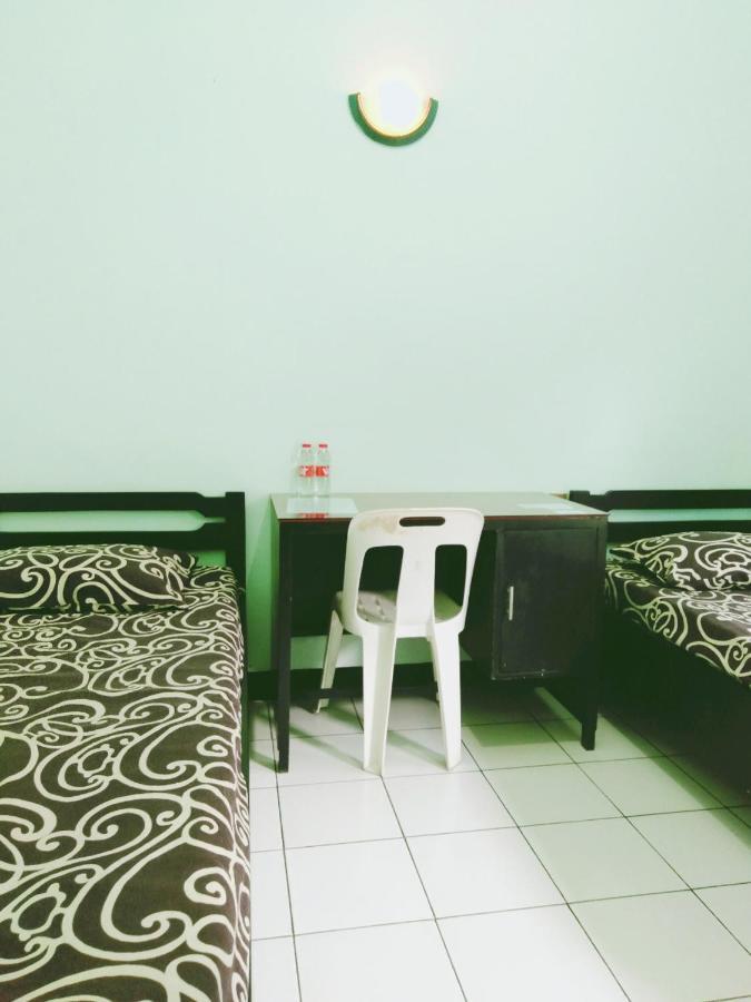 Hotel Taman Indah Madiun Extérieur photo