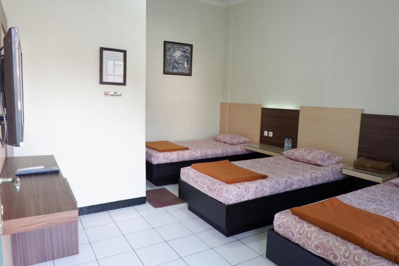 Hotel Taman Indah Madiun Extérieur photo