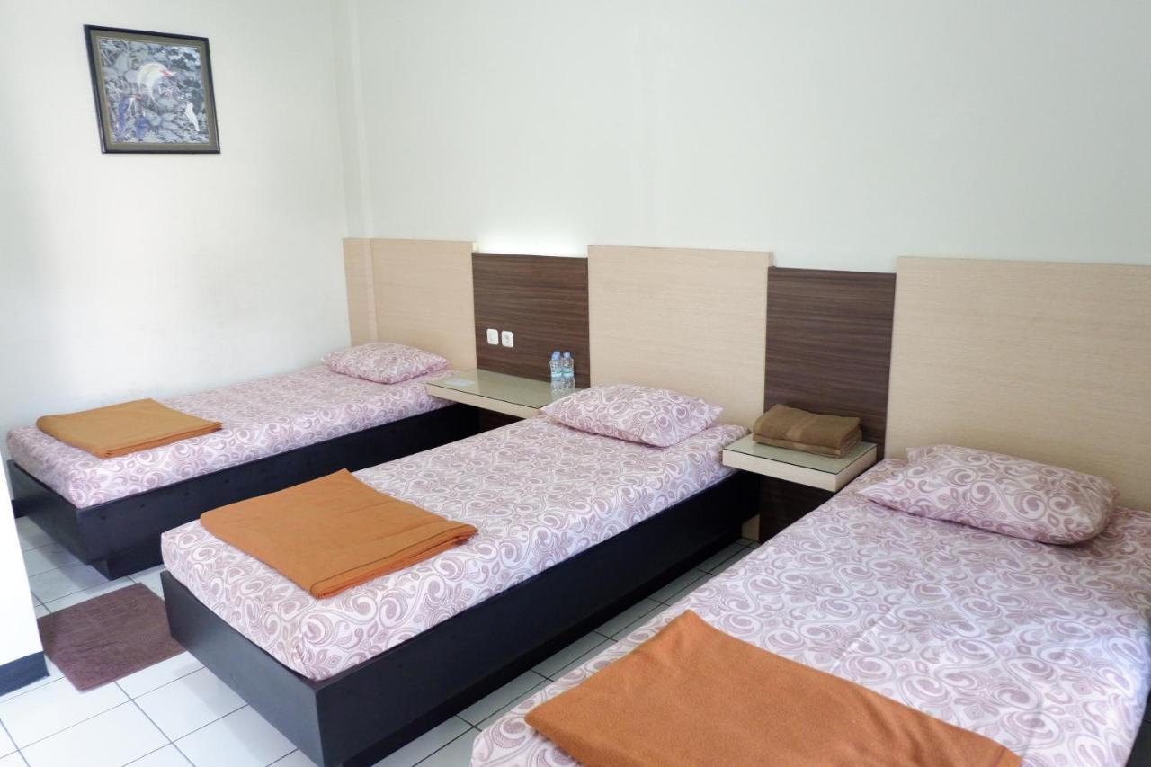 Hotel Taman Indah Madiun Extérieur photo