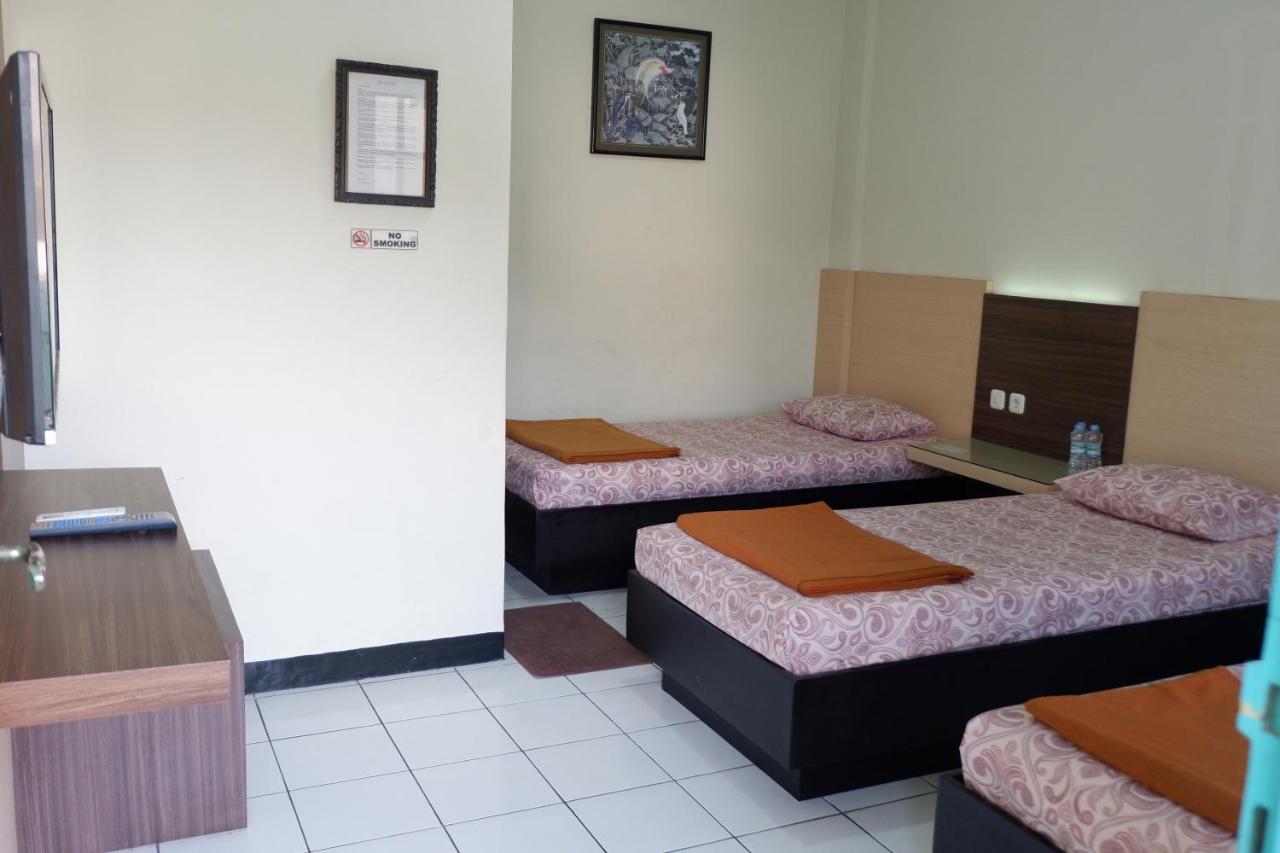 Hotel Taman Indah Madiun Extérieur photo