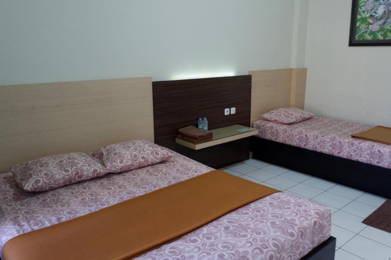 Hotel Taman Indah Madiun Extérieur photo