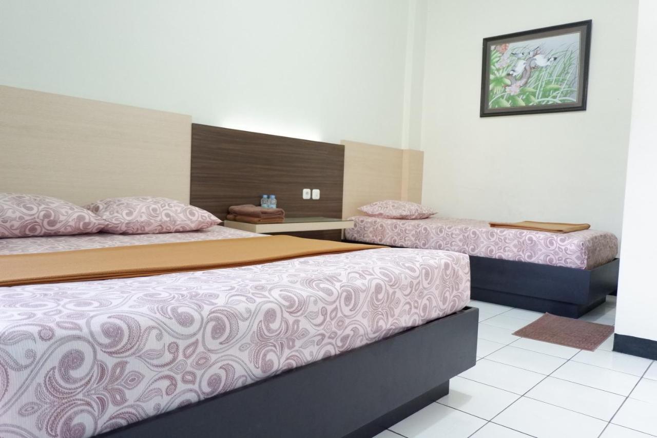 Hotel Taman Indah Madiun Extérieur photo
