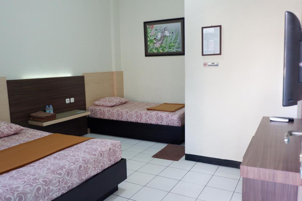 Hotel Taman Indah Madiun Extérieur photo