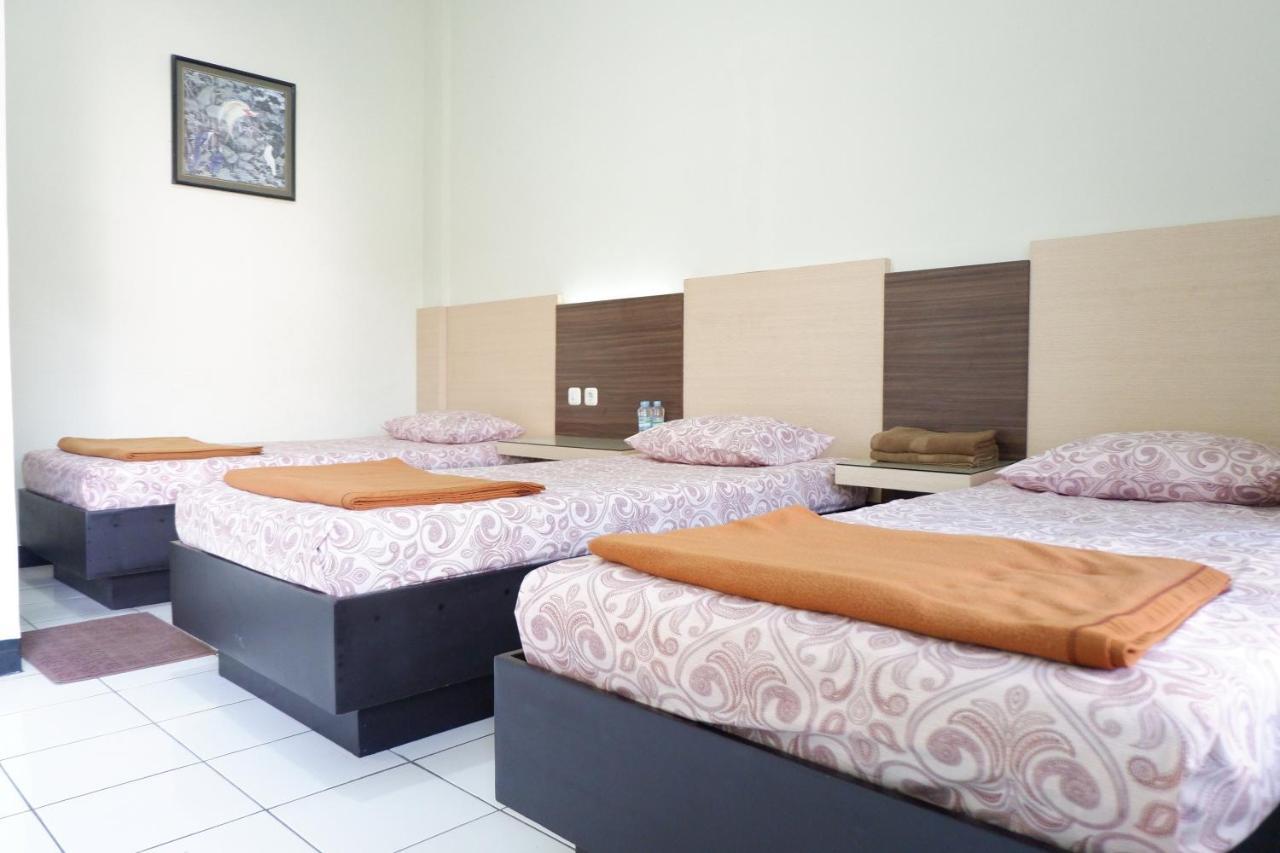 Hotel Taman Indah Madiun Extérieur photo