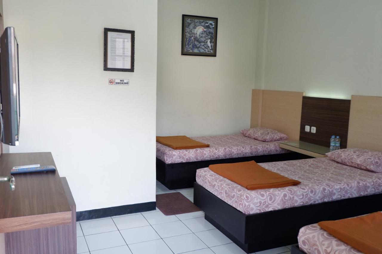 Hotel Taman Indah Madiun Extérieur photo