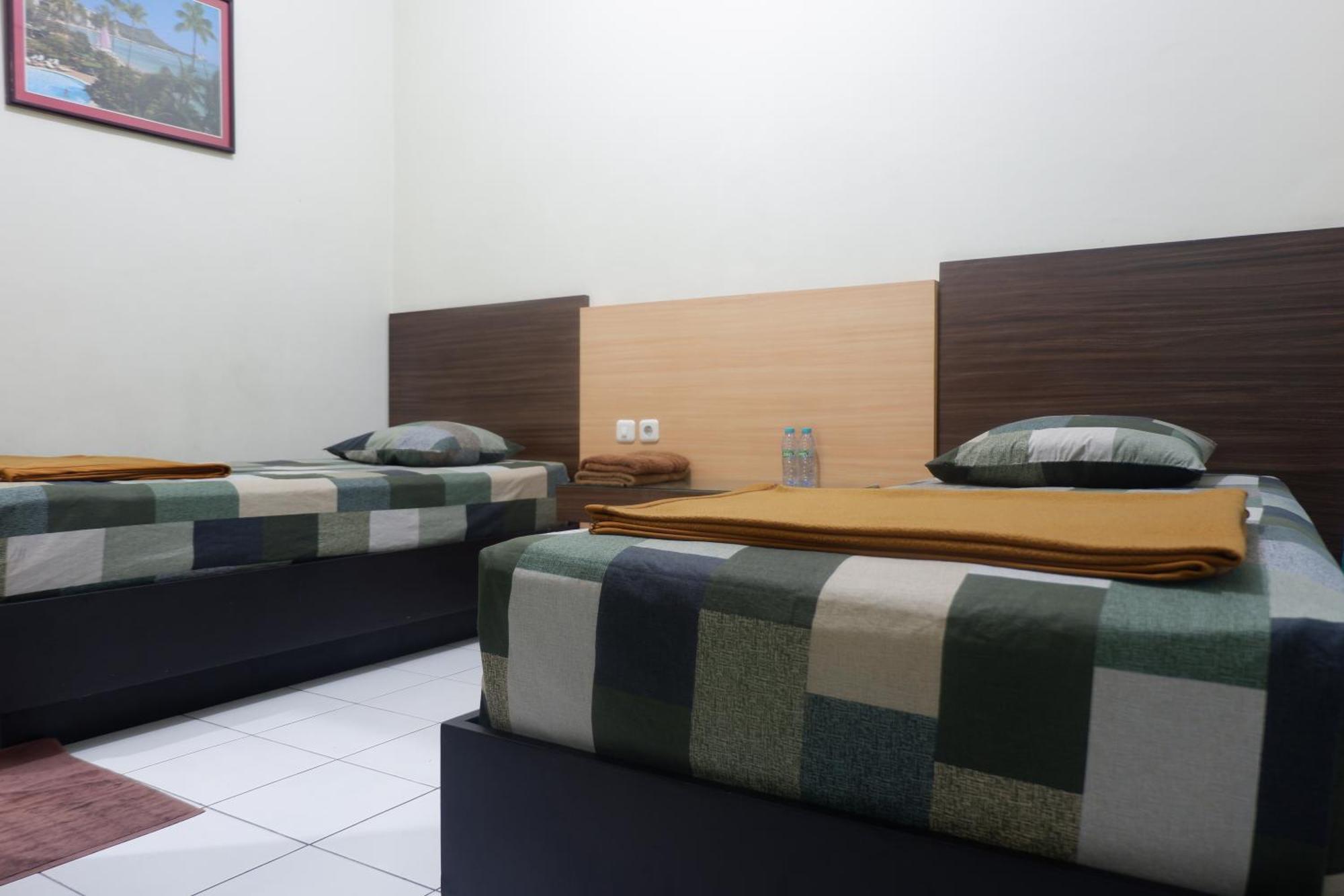 Hotel Taman Indah Madiun Extérieur photo