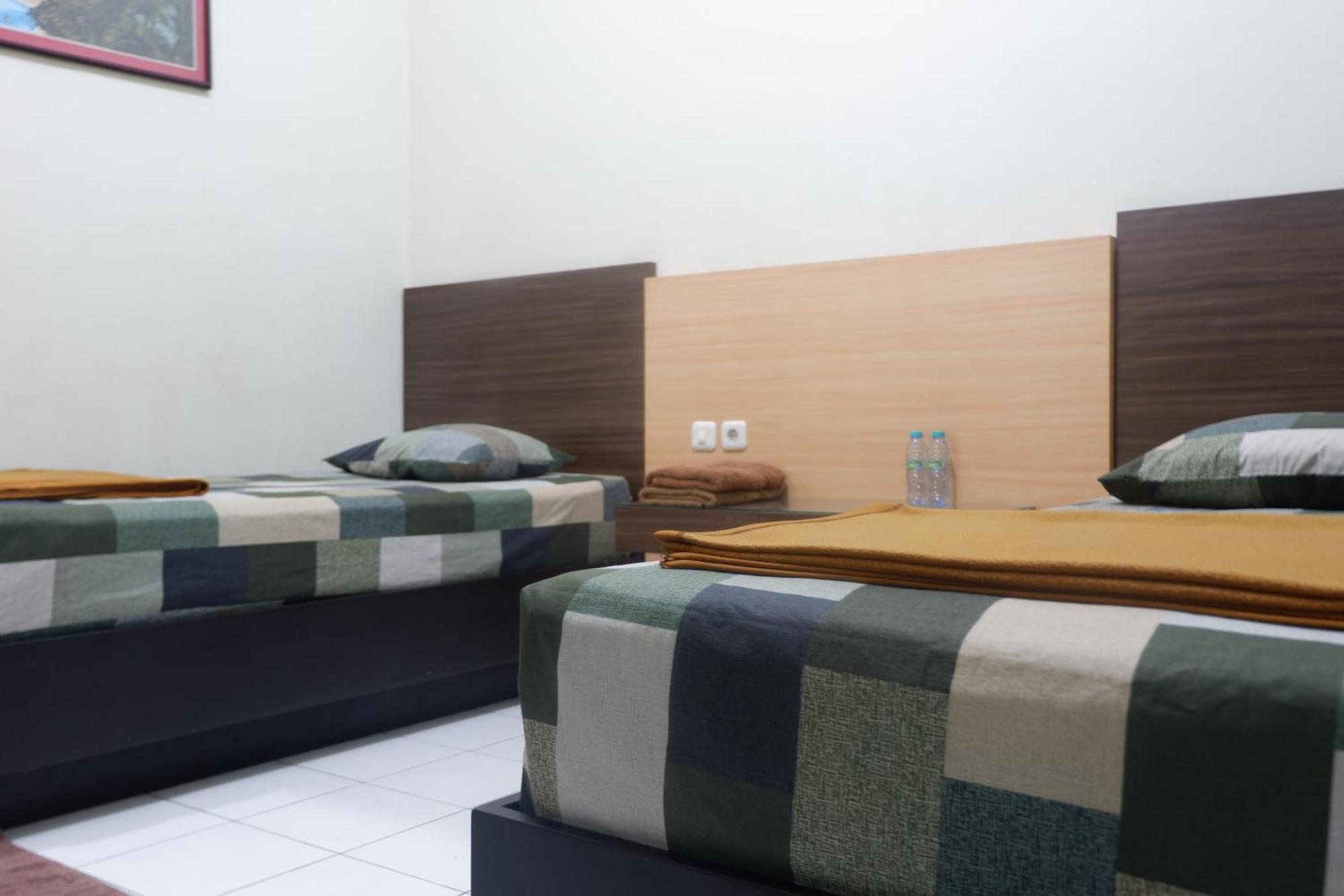 Hotel Taman Indah Madiun Extérieur photo