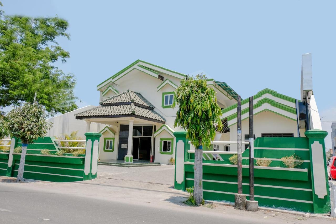 Hotel Taman Indah Madiun Extérieur photo