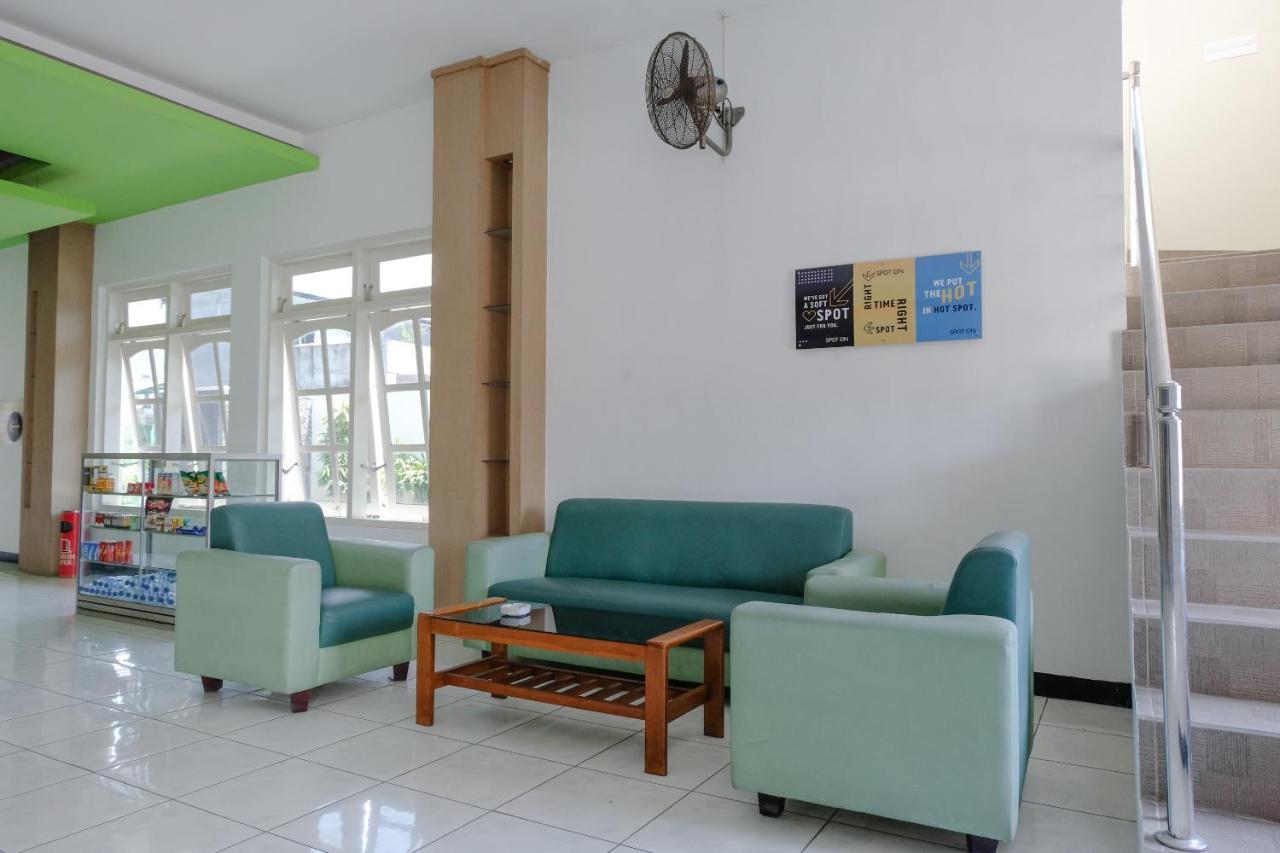 Hotel Taman Indah Madiun Extérieur photo