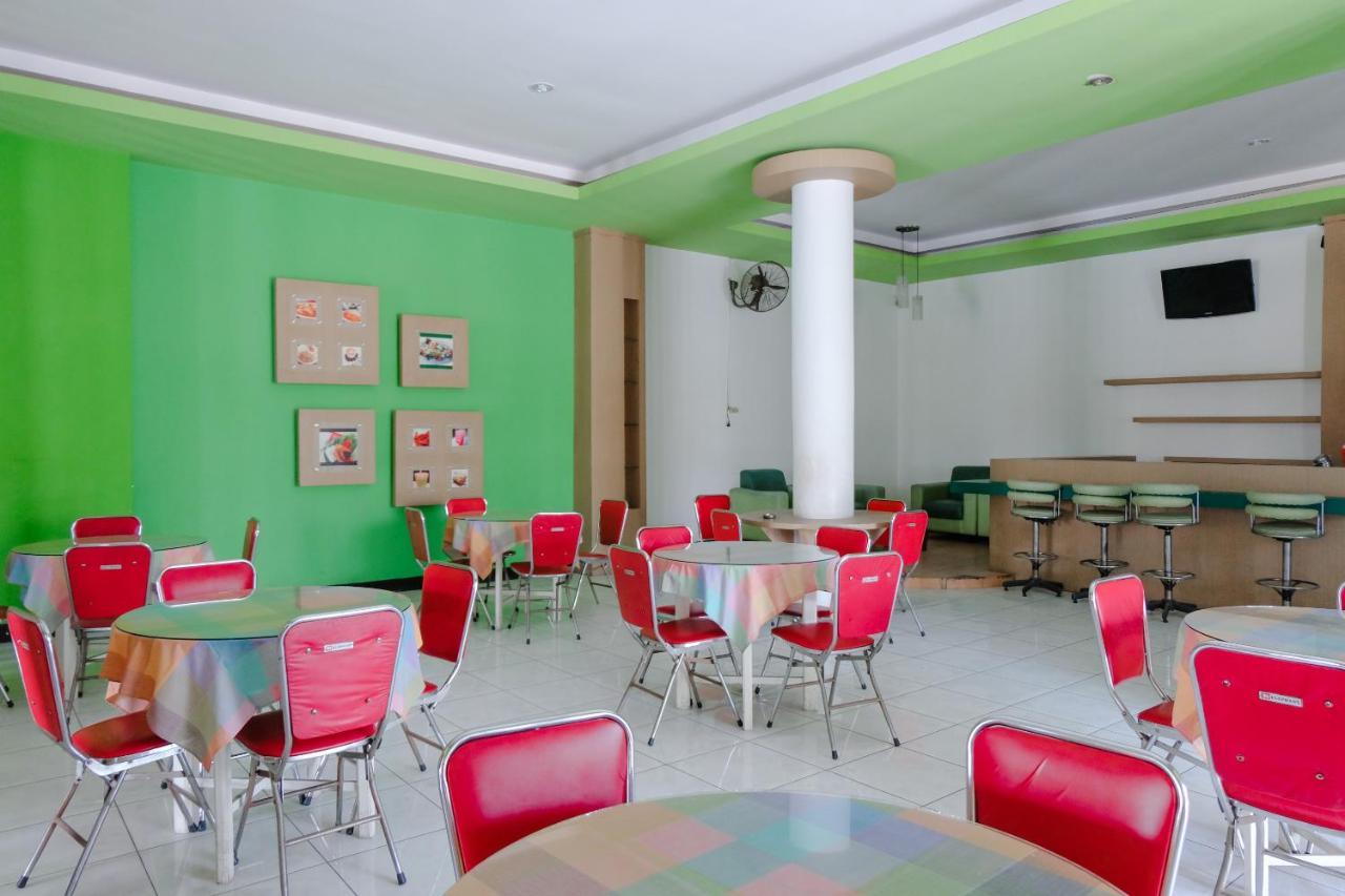 Hotel Taman Indah Madiun Extérieur photo